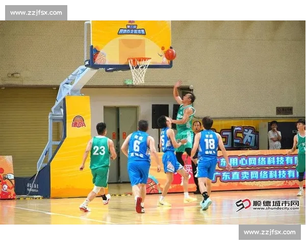 激烈对决篮球半决赛激战正酣，谁能挺进最终冠军争夺战